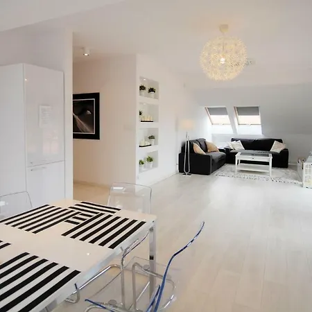 Z Tarasem Plaza 22 Rogowo (Gryfice)