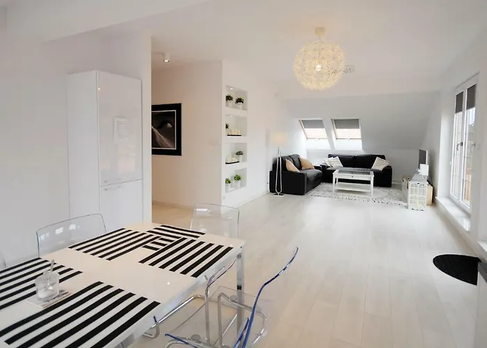 Z Tarasem Plaza 22 Rogowo (Gryfice)